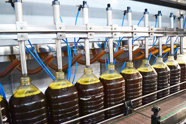 液體灌裝機如何使油漆和涂料行業受益?