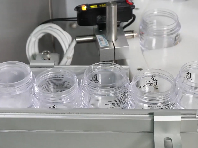 半自動液體灌裝機:提高生產效率與精確度的理想選擇