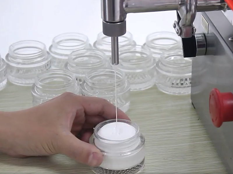 小型定量半自動灌裝機在食品行業中的應用