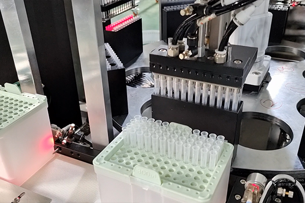 吸頭自動塞芯裝盒機(jī)的應(yīng)用與優(yōu)勢