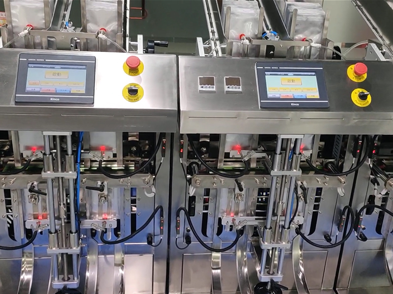 給袋式液體自動包裝機(jī)是生產(chǎn)線提質(zhì)增效的關(guān)鍵設(shè)備 給袋式液體自動包裝機(jī)是生產(chǎn)線提質(zhì)增效的關(guān)鍵設(shè)備